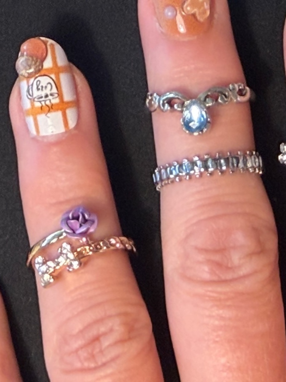 Set of 4 fashion rings size 7